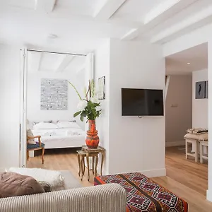 House Of Arts Bed & Breakfast