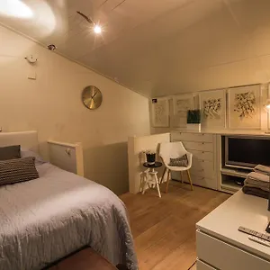 Sleep At Slim Bed & Breakfast