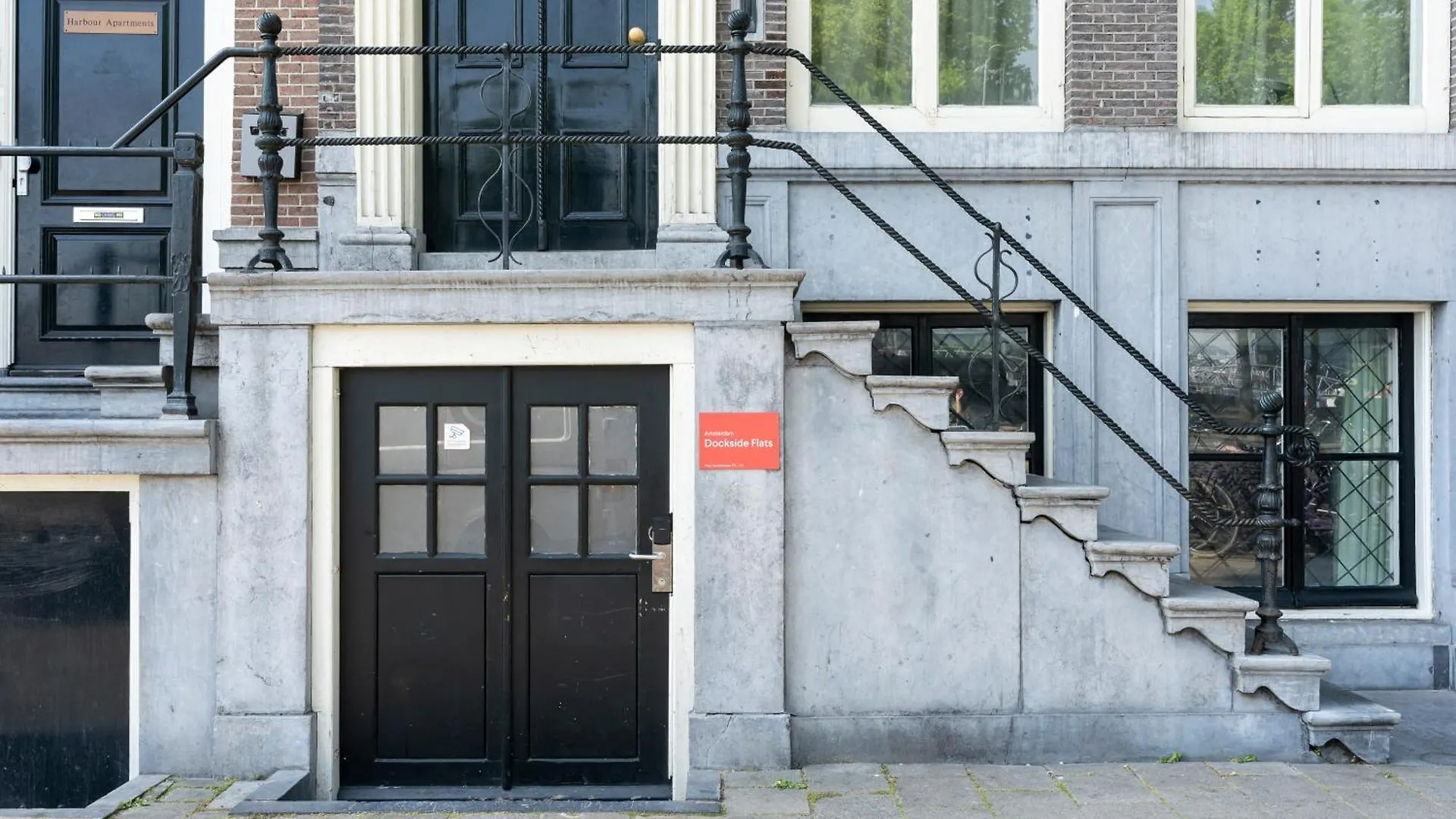 Amsterdam Dockside Flats Aparthotel