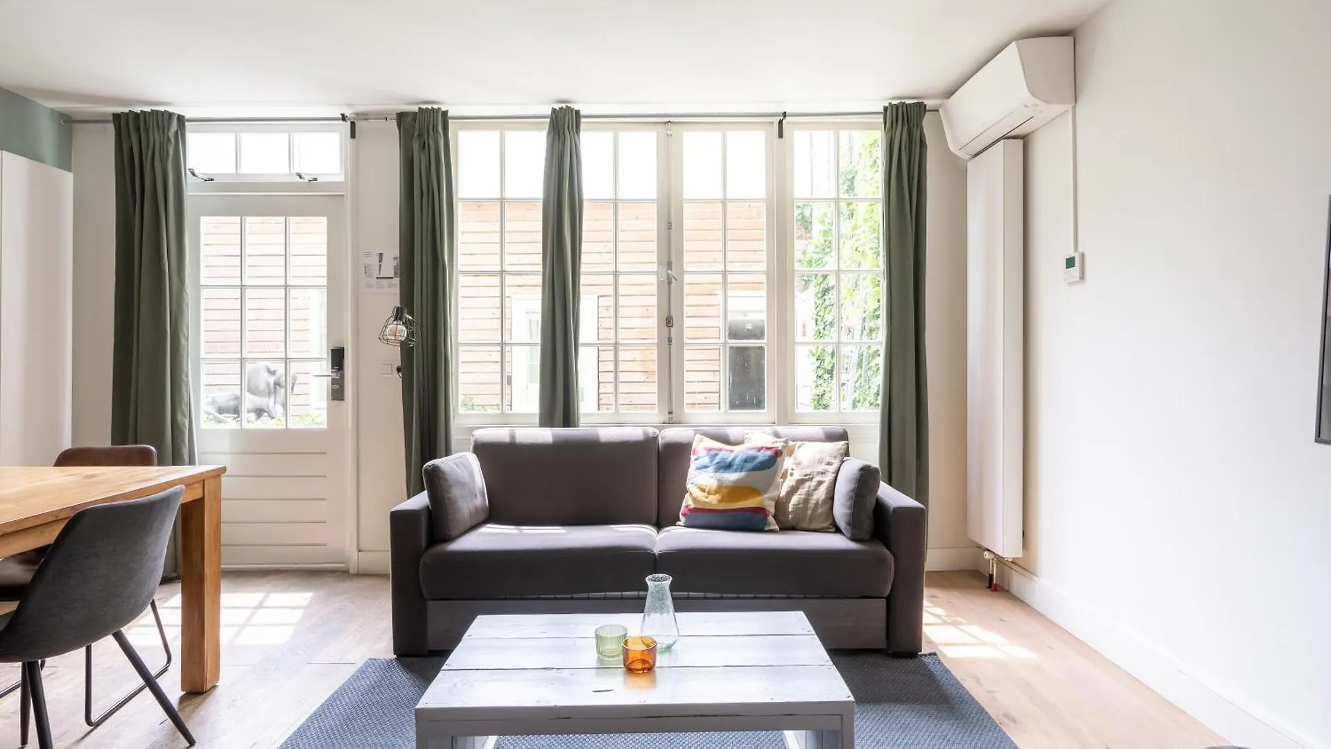 Amsterdam Dockside Flats Aparthotel