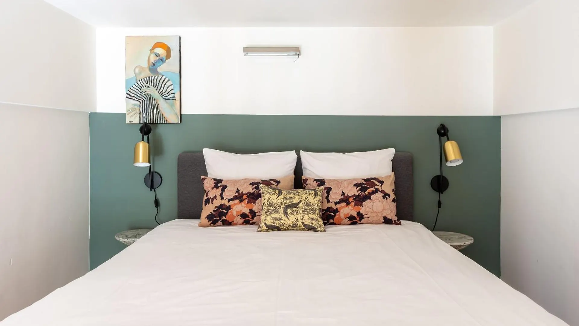 Amsterdam Dockside Flats Aparthotel