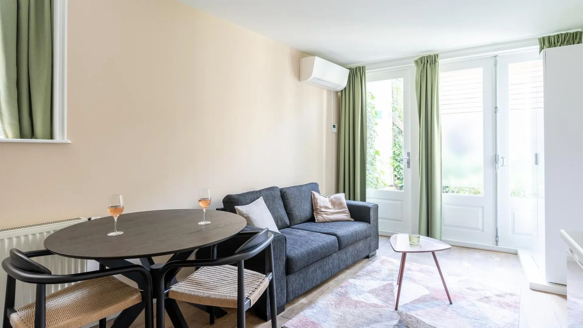 Amsterdam Dockside Flats Aparthotel