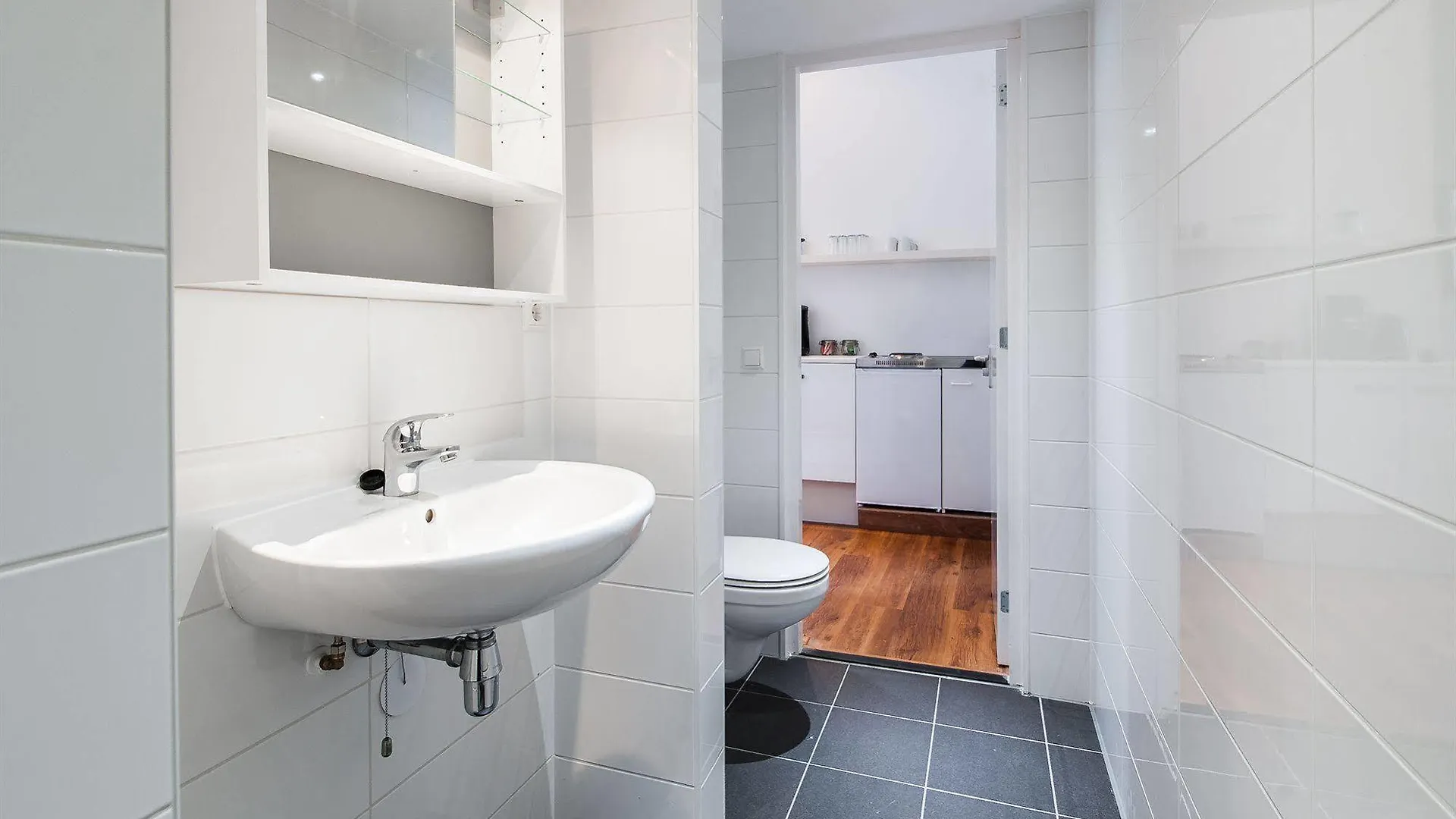 Amsterdam Dockside Flats Aparthotel