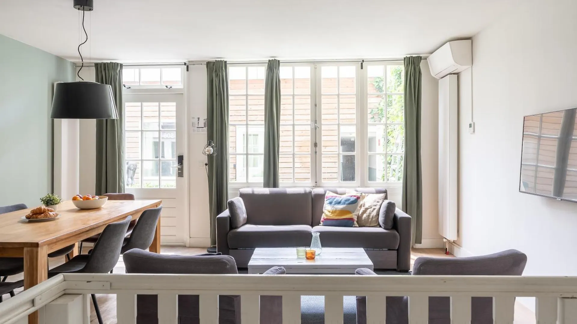 Amsterdam Dockside Flats Aparthotel